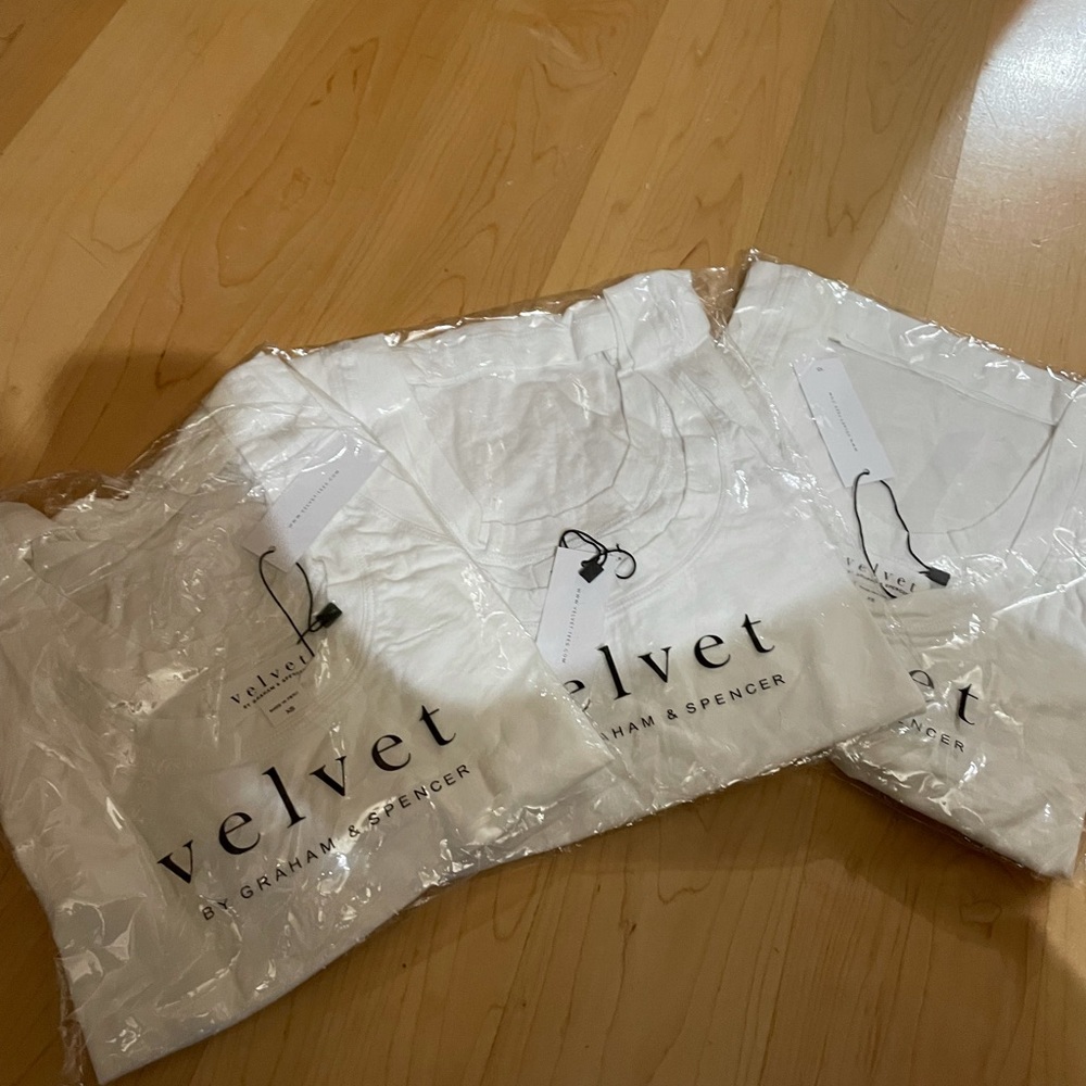 Pack of 3 NWT Velvet by Graham and Spencer Mossy Gauzy Whisper Fitted Tank